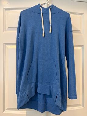 Cozy Blue Hooded Pullover with Front Pocket